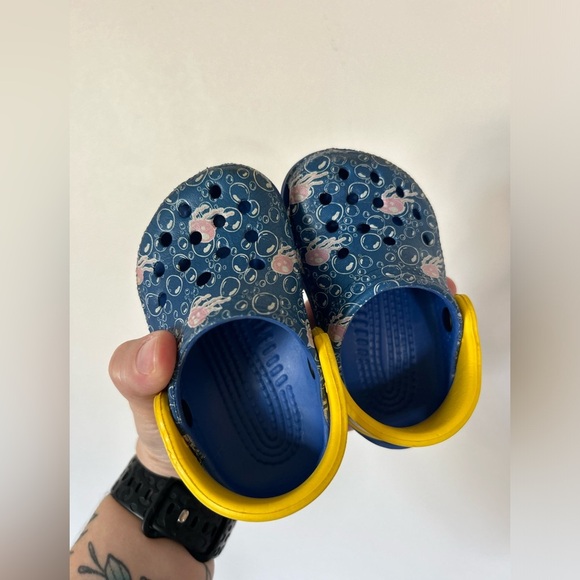 SpongeBob Crocs Size 4/5 - Picture 1 of 7